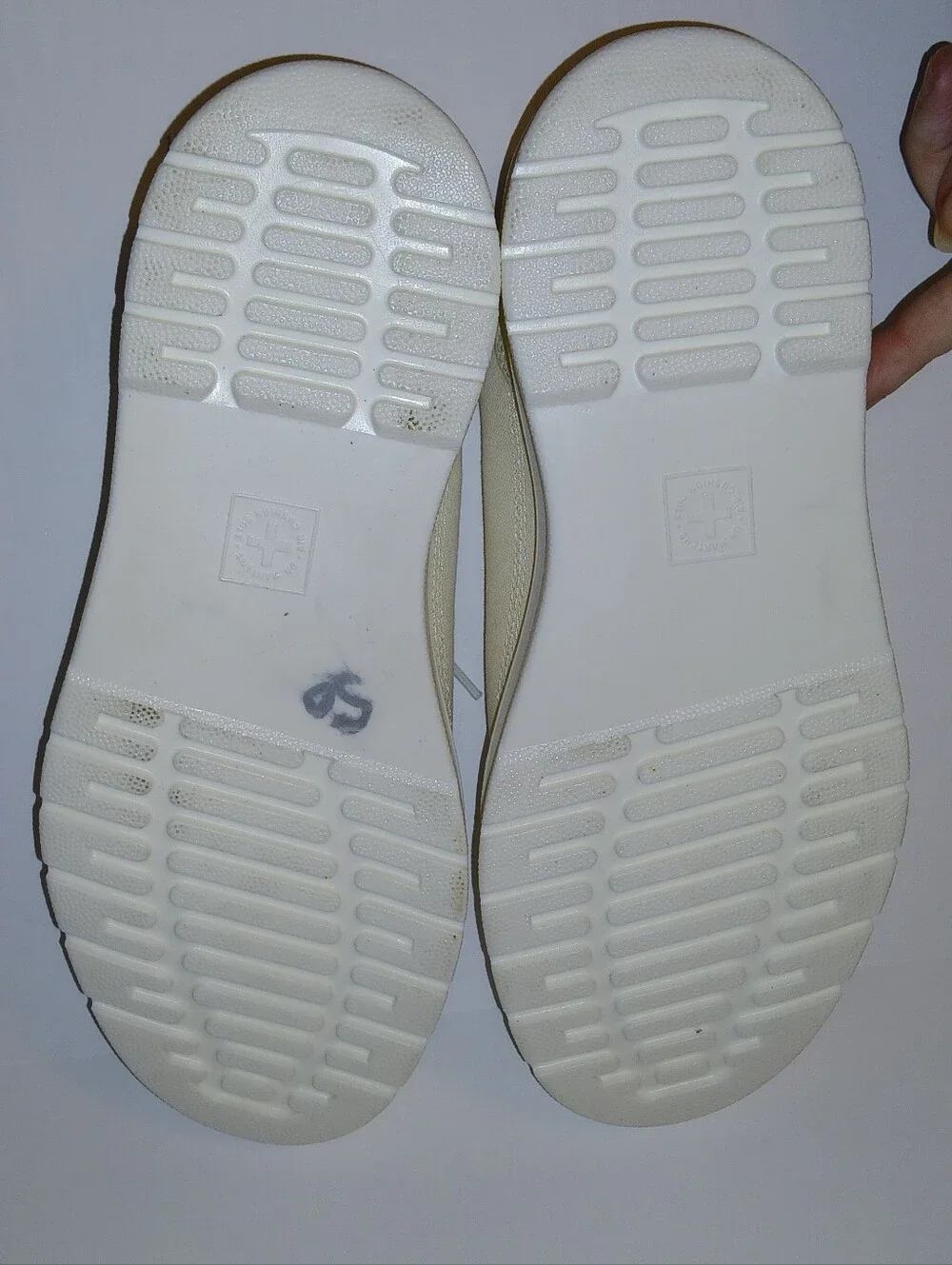 Dr Martens Softwair Brookline 6 Eye Low Top Sneakers Cream Canvas Unisex W 8/ M7